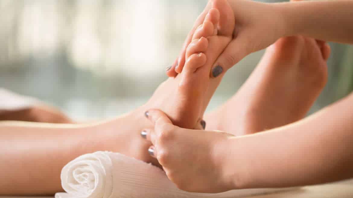 masaż stóp z elementami refleksoterapii
